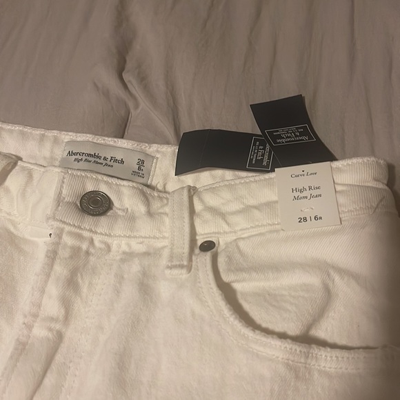 Abercrombie & Fitch Curve Love High Rise Mom Jean *tags on never worn - Picture 2 of 3